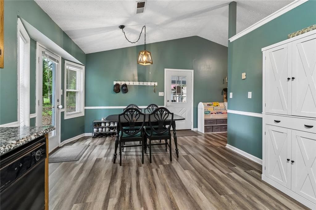 3 bedroom, 2 bathroom, 1,785 sq ft single family residence for sale at 2580 Suncrest Court, Buford, GA 30519 — photo 9