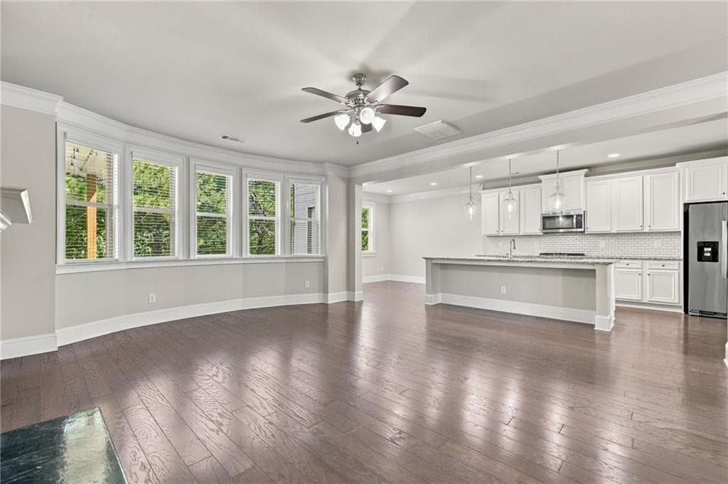 6 bedroom, 5 bathroom, 5,073 sq ft single family residence for sale at 1530 Dahlia Drive, Cumming, GA 30040 — photo 10