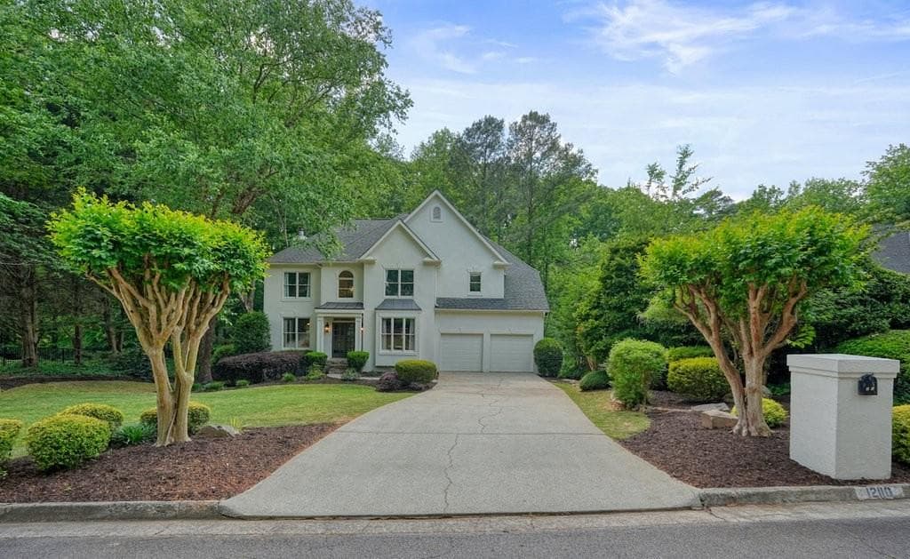 4 bedroom, 3 bathroom, 3,345 sq ft single family residence for sale at 12110 Lonsdale Lane, Roswell, GA 30075 — photo 2