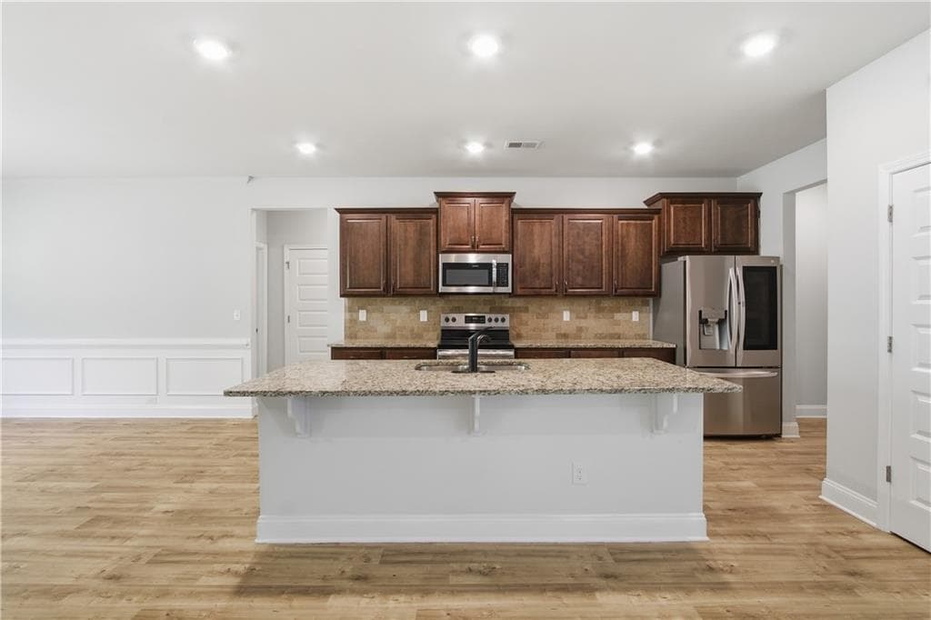 3 bedroom, 3 bathroom, 2,568 sq ft single family residence for sale at 403 Bramlett Ridge Drive, Dallas, GA 30157 — photo 2