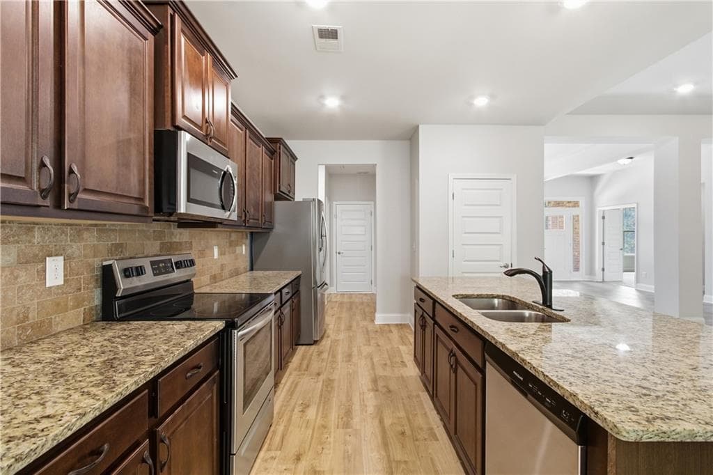 3 bedroom, 3 bathroom, 2,568 sq ft single family residence for sale at 403 Bramlett Ridge Drive, Dallas, GA 30157 — photo 6