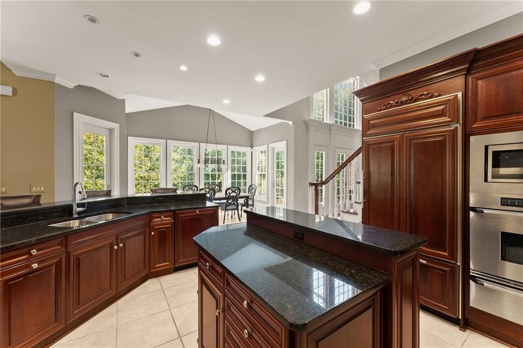 4 bedroom, 6 bathroom, 7,303 sq ft single family residence for sale at 2040 Tee Drive, Braselton, GA 30517 — photo 8