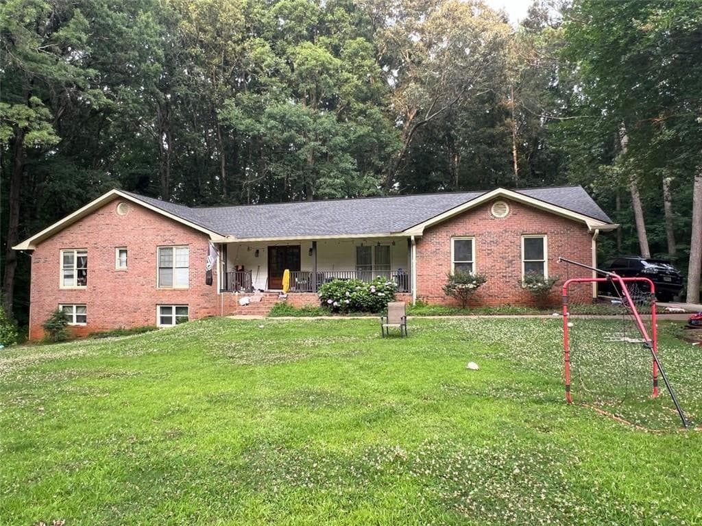5 bedroom, 2 bathroom, 2,777 sq ft single family residence for sale at 4250 Janet Drive, Stockbridge, GA 30281