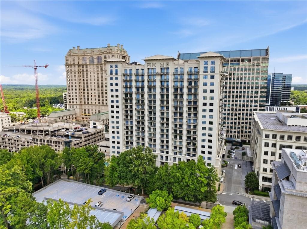 1 bedroom, 1 bathroom, 800 sq ft condominium for sale at 3040 Peachtree Road 709, Atlanta, GA 30305 — photo 3