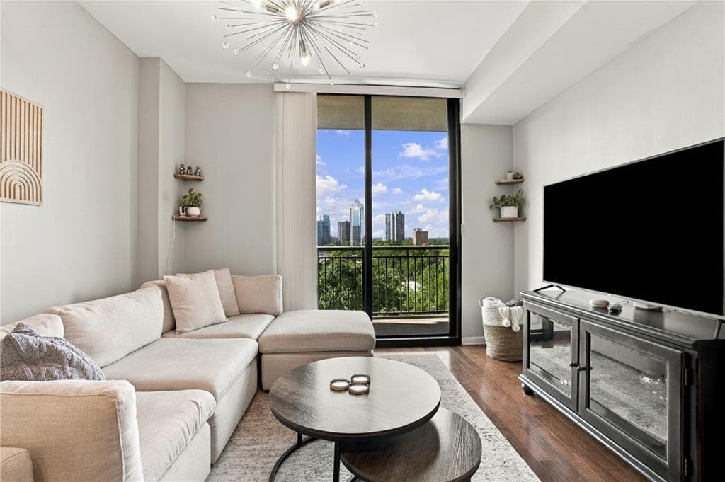 1 bedroom, 1 bathroom, 800 sq ft condominium for sale at 3040 Peachtree Road 709, Atlanta, GA 30305 — photo 4