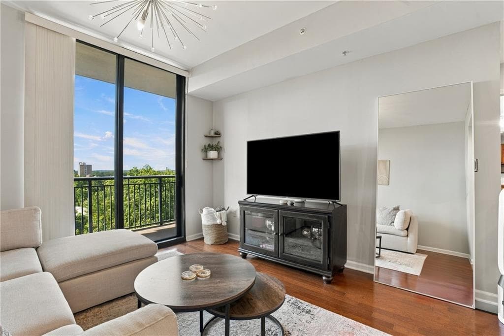1 bedroom, 1 bathroom, 800 sq ft condominium for sale at 3040 Peachtree Road 709, Atlanta, GA 30305 — photo 6