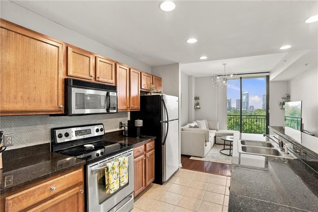 1 bedroom, 1 bathroom, 800 sq ft condominium for sale at 3040 Peachtree Road 709, Atlanta, GA 30305 — photo 9