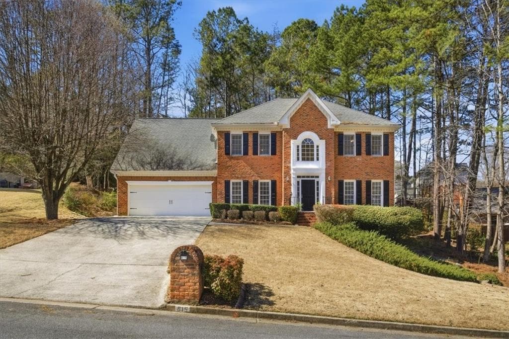 4 bedroom, 3 bathroom, 3,286 sq ft single family residence for rent at 815 Kings Arms Way, Alpharetta, GA 30022 for $3,500 a month — photo 2