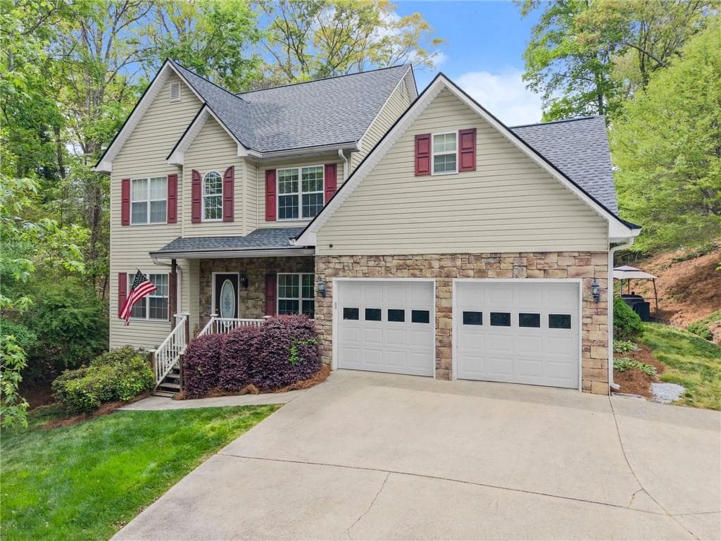 5 bedroom, 3 bathroom, 2,762 sq ft single family residence for rent at 3451 Leisure Lane, Gainesville, GA 30506 for $2,900 a month — photo 3