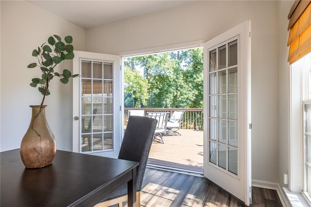 4 bedroom, 3 bathroom, 2,459 sq ft single family residence for sale at 577 Lantern Wood Drive, Scottdale, GA 30079 — photo 4