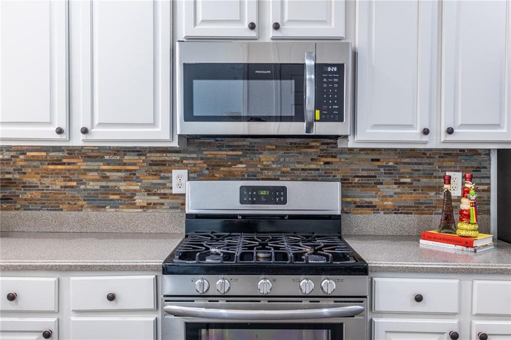 4 bedroom, 3 bathroom, 2,459 sq ft single family residence for sale at 577 Lantern Wood Drive, Scottdale, GA 30079 — photo 10
