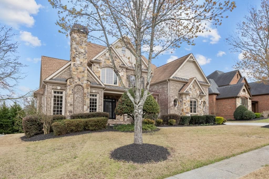 6 bedroom, 6 bathroom, 7,604 sq ft single family residence for sale at 2302 Walkers Glen Lane, Buford, GA 30519 — photo 3