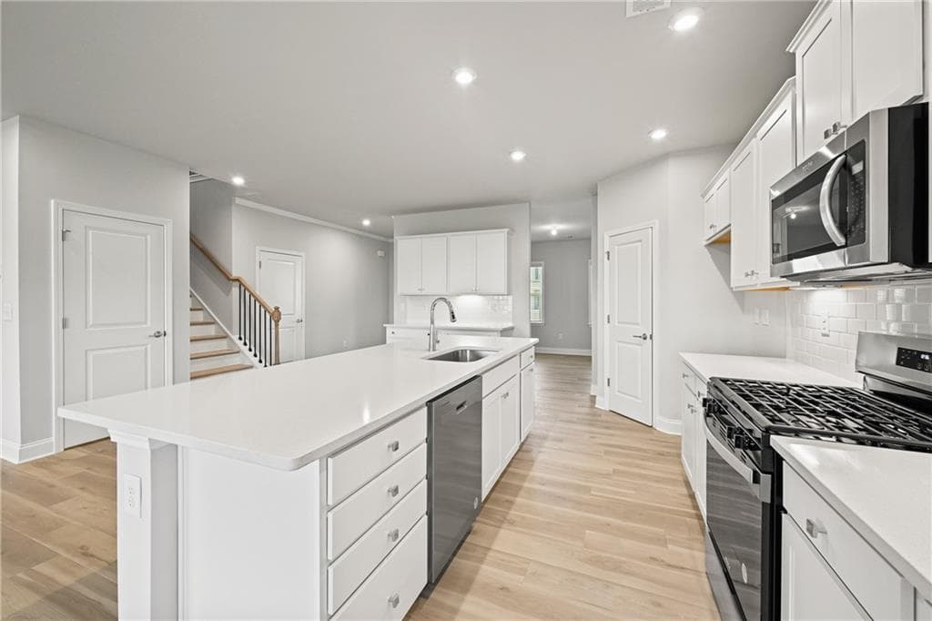 5 bedroom, 3 bathroom, 2,956 sq ft single family residence under contract at 388 Capri Court, Mcdonough, GA 30252 — photo 7