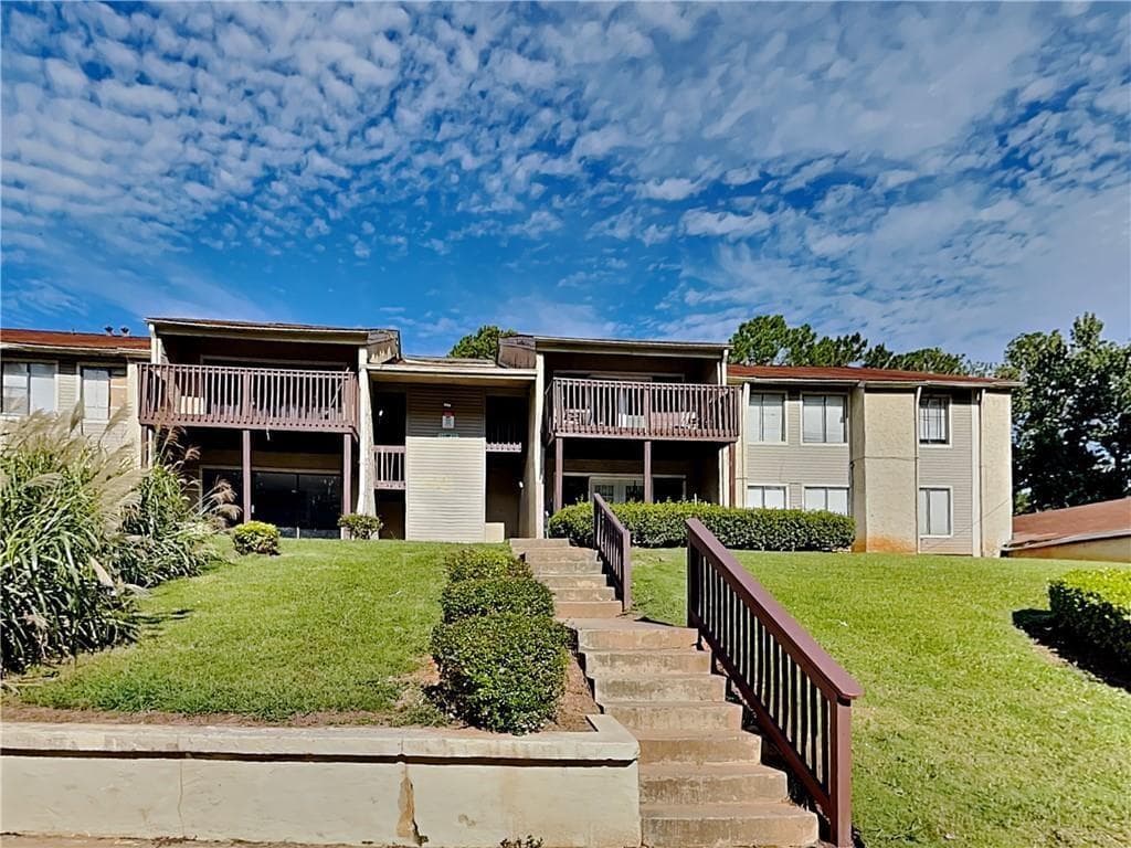 4 bedroom, 2 bathroom, 1,600 sq ft condominium for sale at 3575 Oakvale Road 305, Decatur, GA 30034