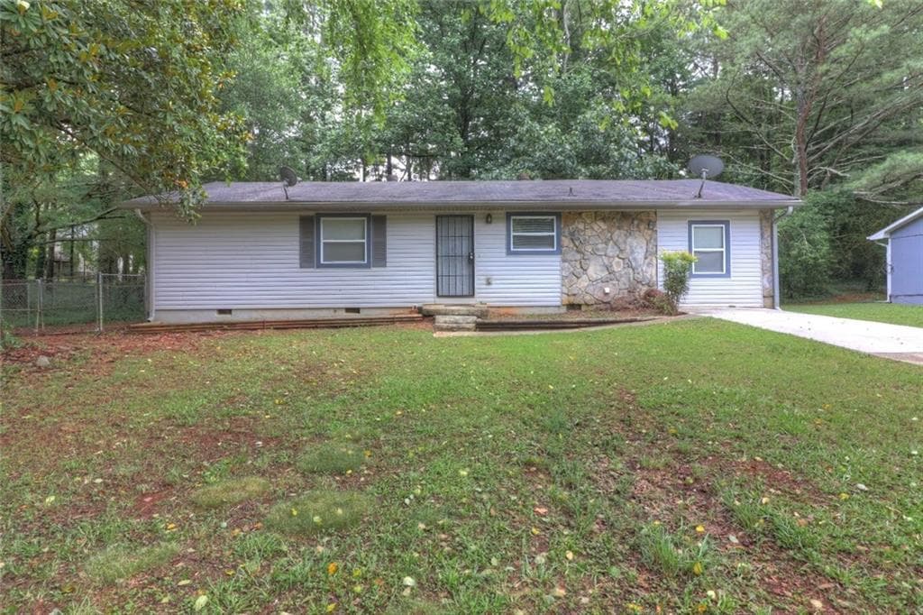 3 bedroom, 2 bathroom, 1,456 sq ft single family residence for sale at 4749 Lost Colony Court, Stone Mountain, GA 30088 — photo 2