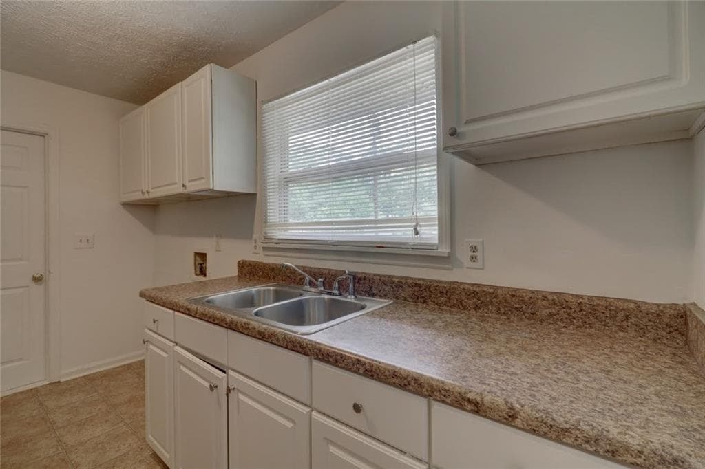 3 bedroom, 2 bathroom, 1,456 sq ft single family residence for sale at 4749 Lost Colony Court, Stone Mountain, GA 30088 — photo 5