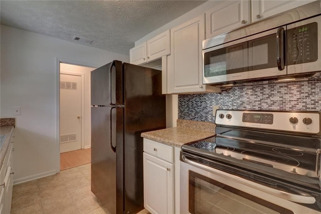 3 bedroom, 2 bathroom, 1,456 sq ft single family residence for sale at 4749 Lost Colony Court, Stone Mountain, GA 30088 — photo 6