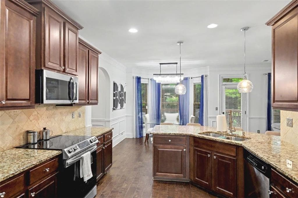 5 bedroom, 3 bathroom, 3,608 sq ft single family residence for sale at 825 Belmar Pass, Fairburn, GA 30213 — photo 6