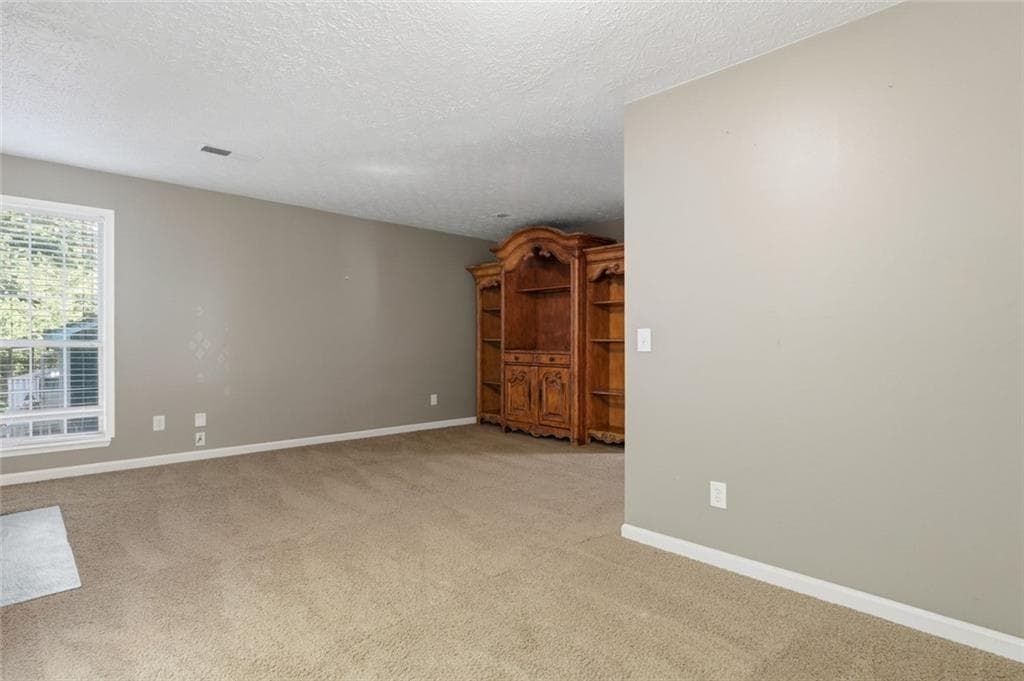3 bedroom, 3 bathroom, 1,600 sq ft single family residence under contract at 10690 Plantation Bridge Drive, Johns Creek, GA 30022 — photo 8