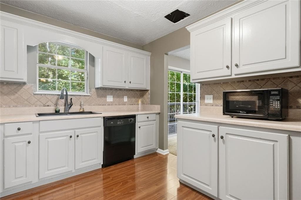 3 bedroom, 3 bathroom, 1,600 sq ft single family residence under contract at 10690 Plantation Bridge Drive, Johns Creek, GA 30022 — photo 10