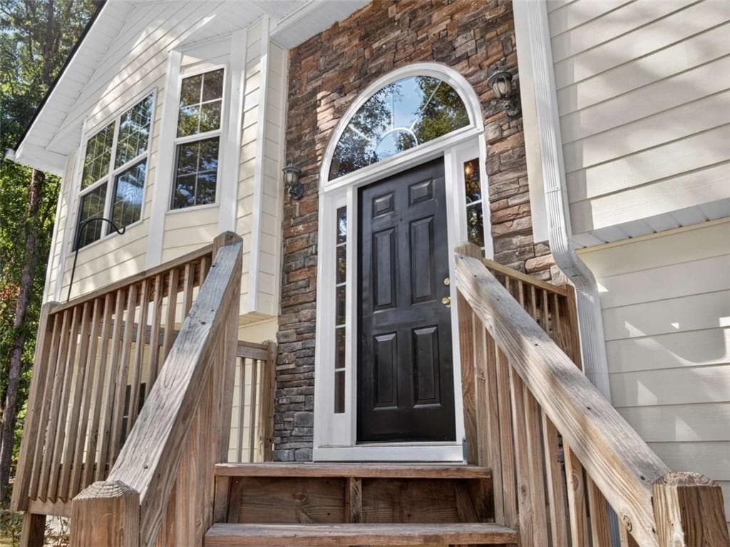 4 bedroom, 3 bathroom, 2,380 sq ft single family residence under contract at 1052 Crystal Brook Way, Monroe, GA 30655 — photo 4