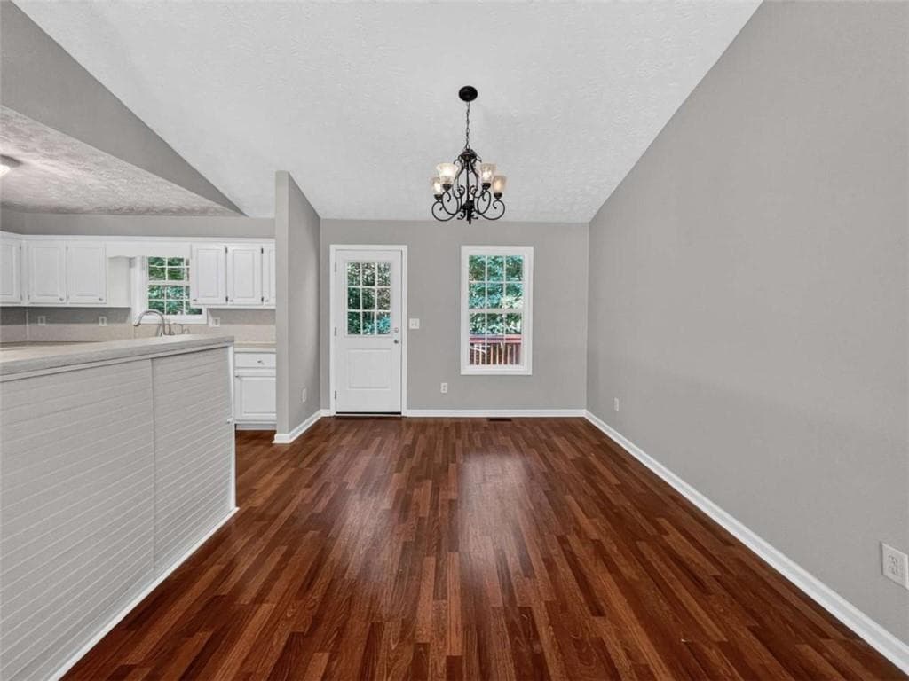 4 bedroom, 3 bathroom, 2,380 sq ft single family residence under contract at 1052 Crystal Brook Way, Monroe, GA 30655 — photo 7