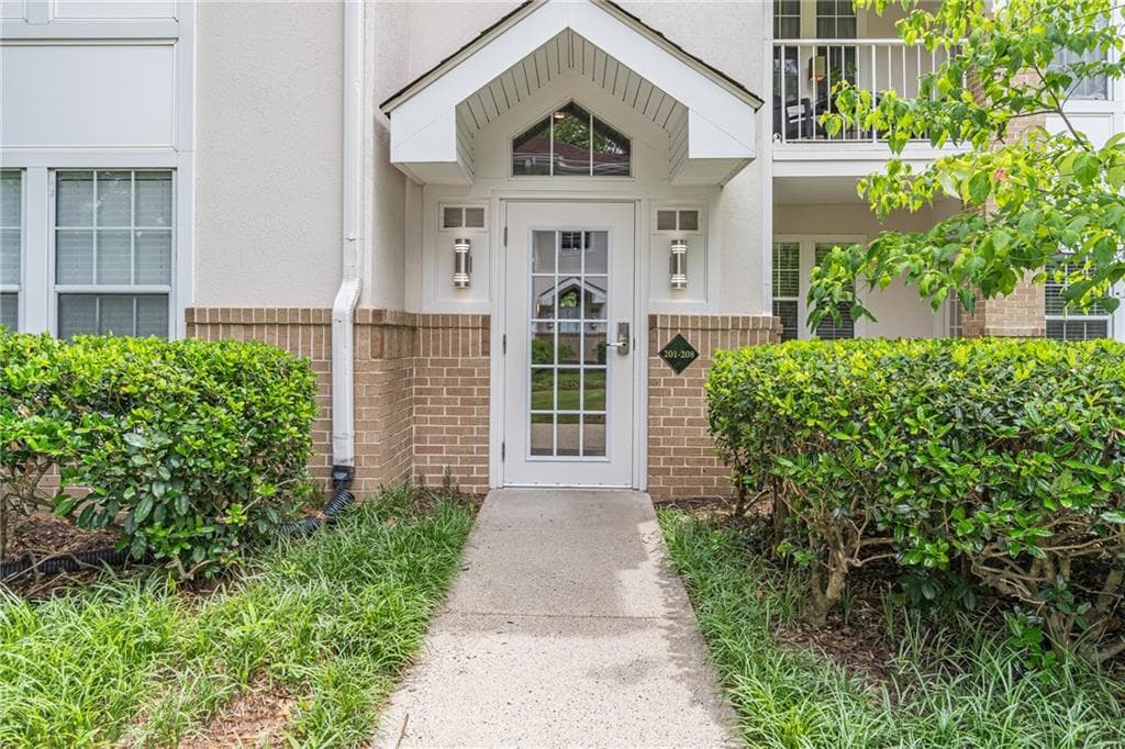 1 bedroom, 1 bathroom, 873 sq ft condominium for sale at 240 Renaissance Parkway 204, Atlanta, GA 30308 — photo 1 of 43