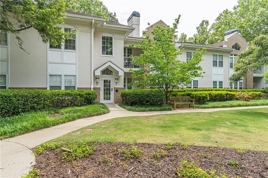 1 bedroom, 1 bathroom, 873 sq ft condominium for sale at 240 Renaissance Parkway 204, Atlanta, GA 30308 — photo 4