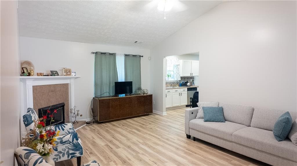 3 bedroom, 2 bathroom, 1,140 sq ft single family residence for sale at 4391 Marci Street, Snellville, GA 30039 — photo 6