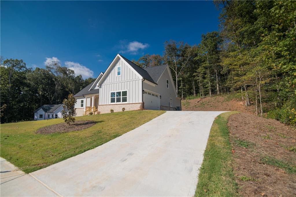4 bedroom, 4 bathroom, 2,579 sq ft single family residence for sale at 5855 Canterbury Way, Clermont, GA 30527 — photo 2