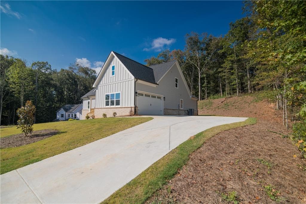 4 bedroom, 4 bathroom, 2,579 sq ft single family residence for sale at 5855 Canterbury Way, Clermont, GA 30527 — photo 3
