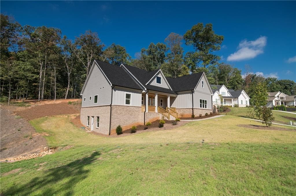 4 bedroom, 4 bathroom, 2,579 sq ft single family residence for sale at 5855 Canterbury Way, Clermont, GA 30527 — photo 4