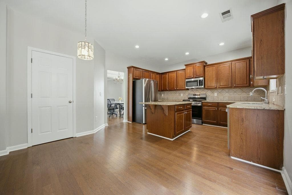 4 bedroom, 3 bathroom, 2,445 sq ft single family residence for sale at 560 Crestmont Lane, Canton, GA 30114 — photo 2