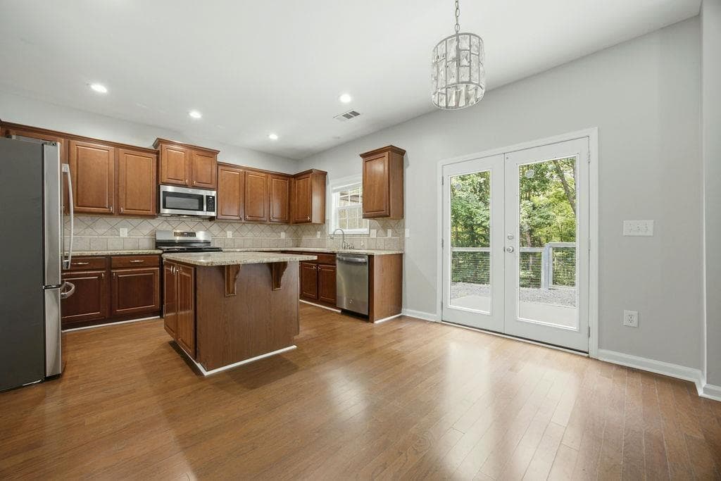 4 bedroom, 3 bathroom, 2,445 sq ft single family residence for sale at 560 Crestmont Lane, Canton, GA 30114 — photo 3