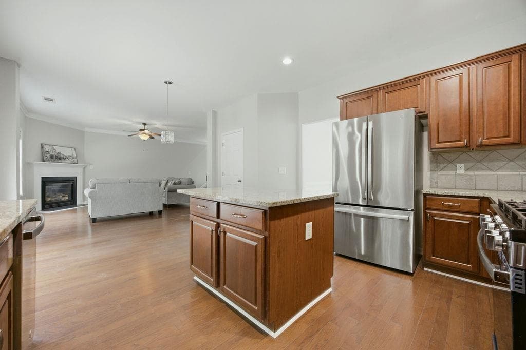 4 bedroom, 3 bathroom, 2,445 sq ft single family residence for sale at 560 Crestmont Lane, Canton, GA 30114 — photo 6