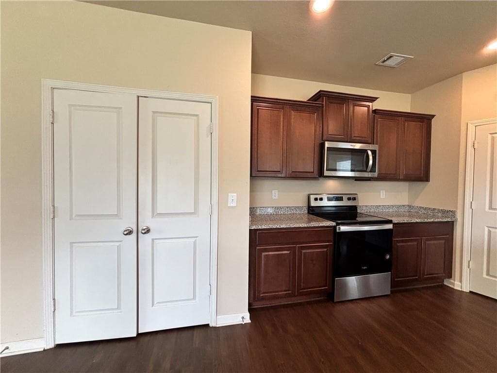 4 bedroom, 3 bathroom, 1,980 sq ft single family residence for rent at 160 Innis Brook Circle, Cartersville, GA 30120 for $1,900 a month — photo 6
