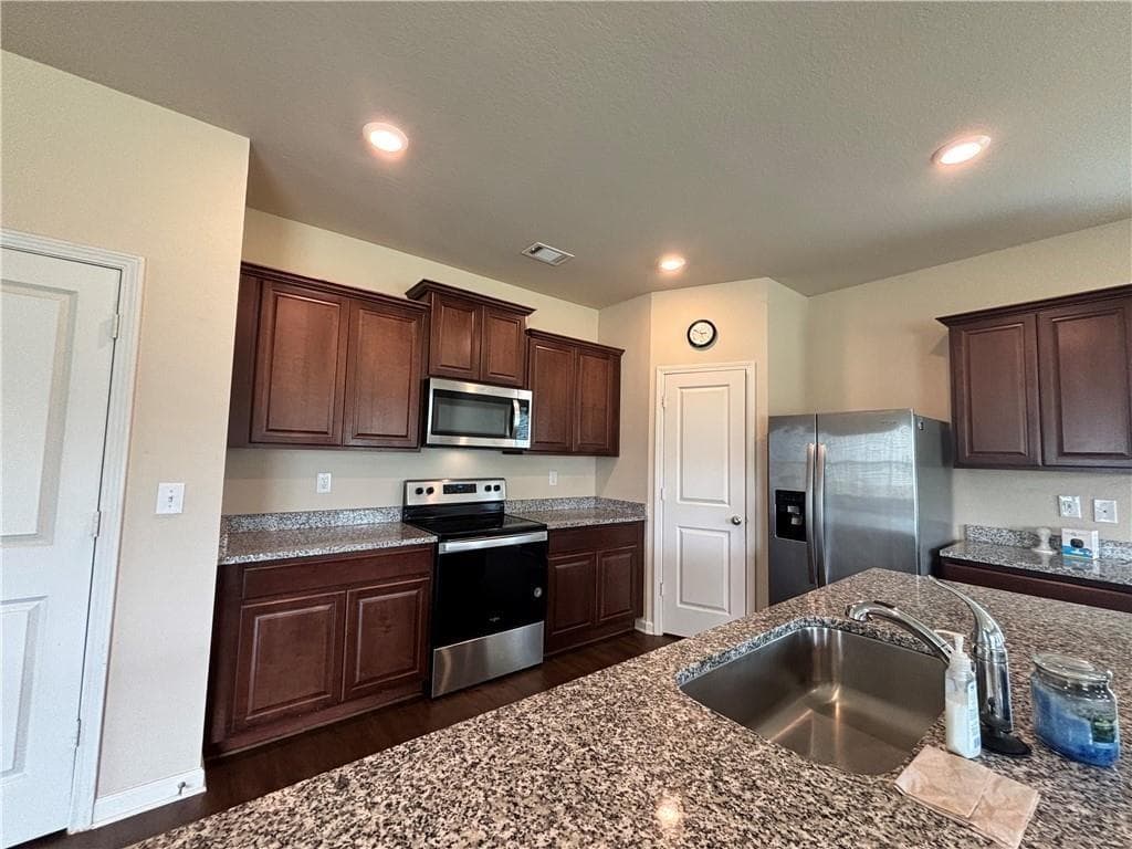 4 bedroom, 3 bathroom, 1,980 sq ft single family residence for rent at 160 Innis Brook Circle, Cartersville, GA 30120 for $1,900 a month — photo 7