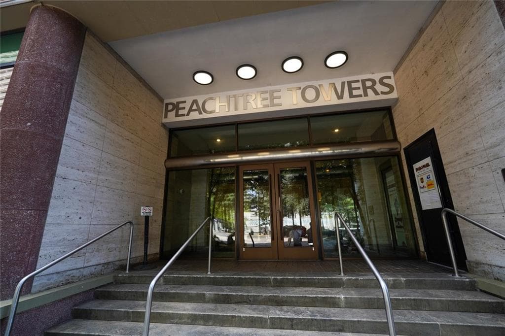 1 bedroom, 1 bathroom condominium for sale at 300 Peachtree Street 9D, Atlanta, GA 30308