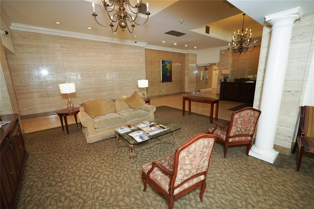 1 bedroom, 1 bathroom condominium for sale at 300 Peachtree Street 9D, Atlanta, GA 30308 — photo 2