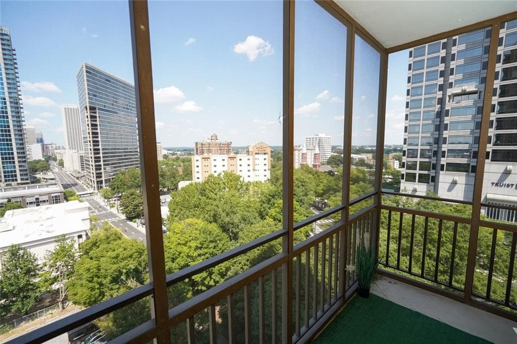 1 bedroom, 1 bathroom condominium for sale at 300 Peachtree Street 9D, Atlanta, GA 30308 — photo 4