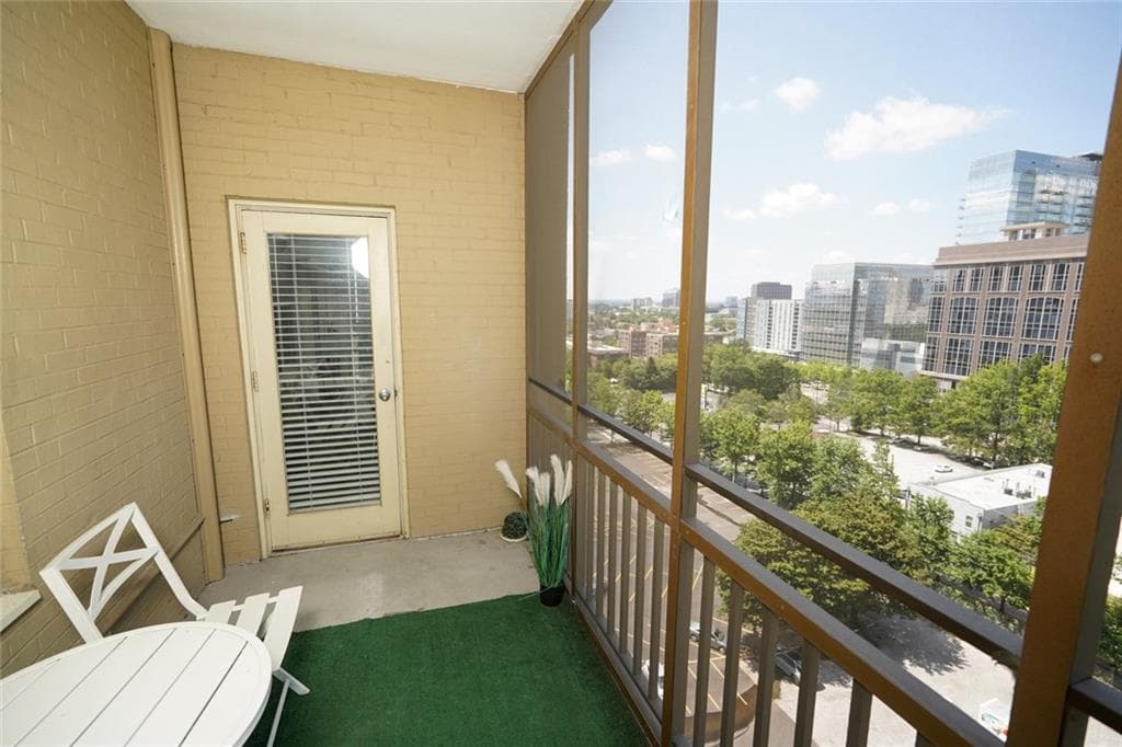 1 bedroom, 1 bathroom condominium for sale at 300 Peachtree Street 9D, Atlanta, GA 30308 — photo 5