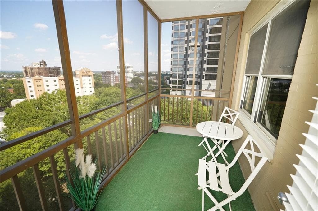 1 bedroom, 1 bathroom condominium for sale at 300 Peachtree Street 9D, Atlanta, GA 30308 — photo 6