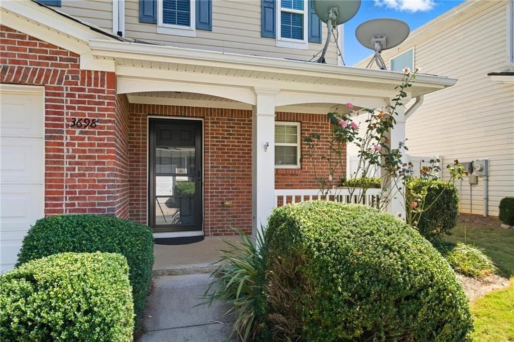 3 bedroom, 3 bathroom, 1,789 sq ft single family residence for rent at 3698 Roseman Landing, Cumming, GA 30040 for $2,050 a month — photo 2