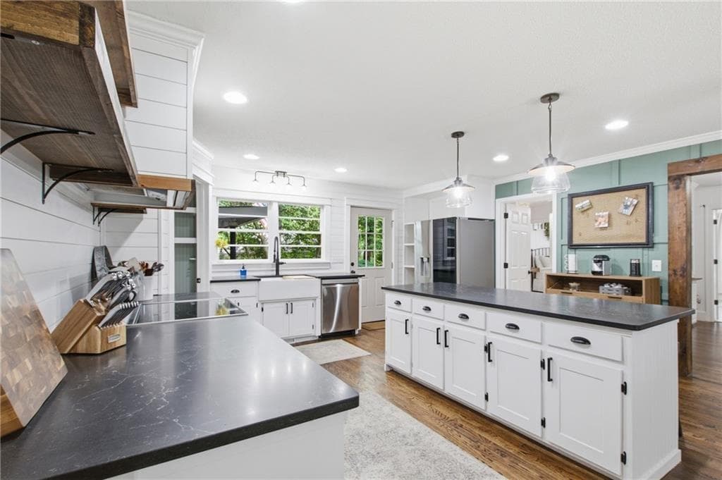 4 bedroom, 3 bathroom, 2,136 sq ft single family residence for sale at 372 Gabrels Drive, Clarkesville, GA 30523 — photo 9