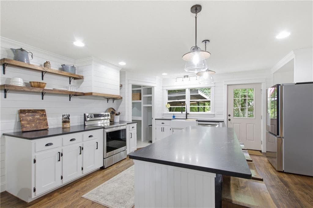 4 bedroom, 3 bathroom, 2,136 sq ft single family residence for sale at 372 Gabrels Drive, Clarkesville, GA 30523 — photo 10