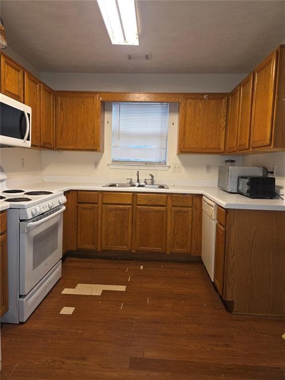 3 bedroom, 2 bathroom, 1,404 sq ft townhouse for sale at 5914 Trent Walk Drive, Lithonia, GA 30038 — photo 5