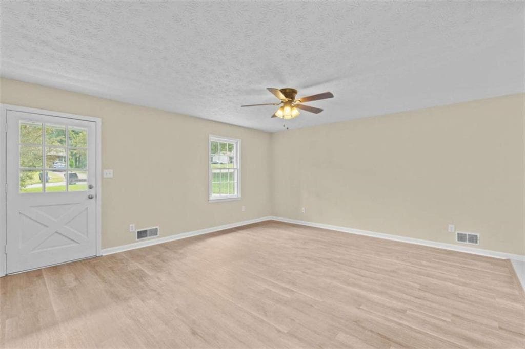 3 bedroom, 2 bathroom, 1,316 sq ft single family residence for sale at 285 Amanda Court, Stockbridge, GA 30281 — photo 4