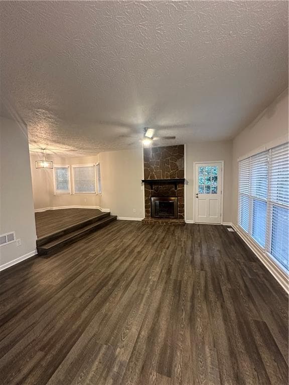4 bedroom, 3 bathroom, 2,204 sq ft single family residence for rent at 810 Victoria Place, Woodstock, GA 30189 for $2,300 a month — photo 2