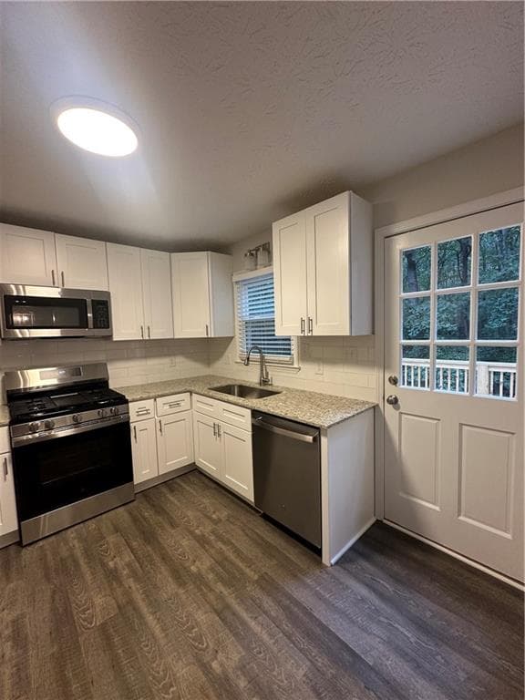4 bedroom, 3 bathroom, 2,204 sq ft single family residence for rent at 810 Victoria Place, Woodstock, GA 30189 for $2,300 a month — photo 7