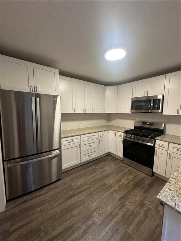 4 bedroom, 3 bathroom, 2,204 sq ft single family residence for rent at 810 Victoria Place, Woodstock, GA 30189 for $2,300 a month — photo 8